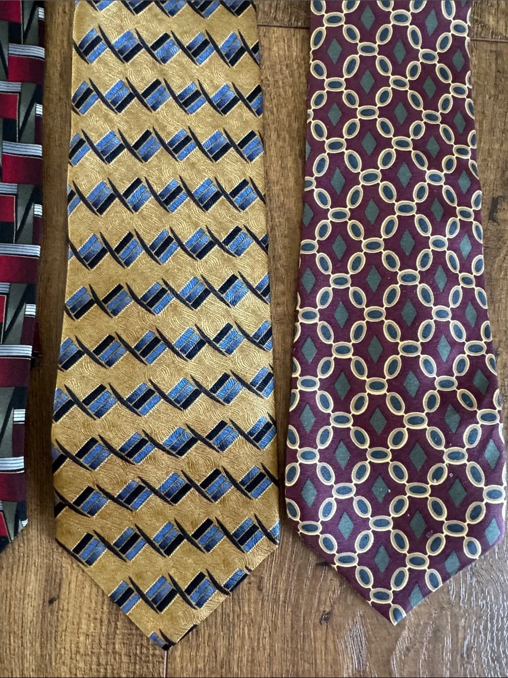 Bundle of Van Heusen men’s ties